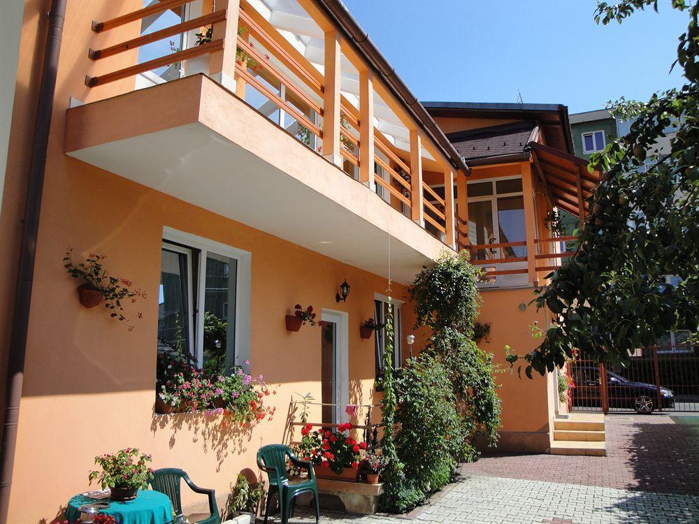 Suri Guesthouse Braşov Exteriör bild